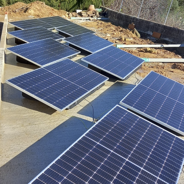 Instalación de placas solares en casa unifamiliar en Asomadilla