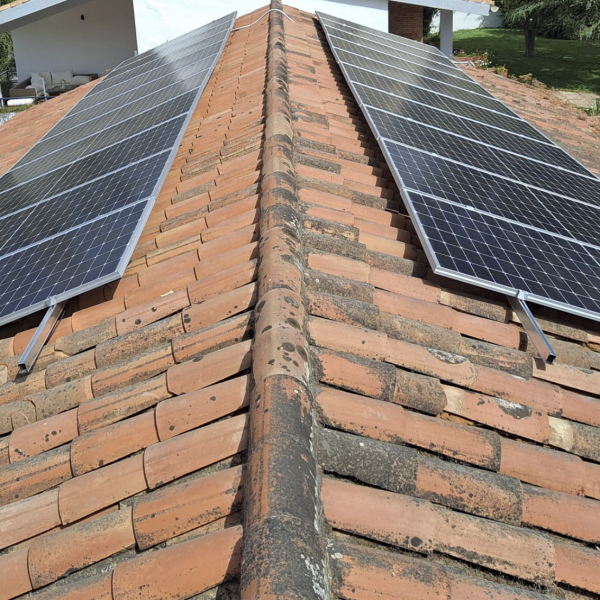 Instalación de placas solares en casa unifamiliar en Sansueña